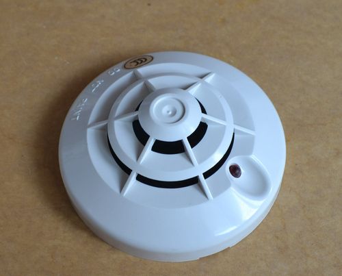 BD-885感温火灾探测器全面解析 温感报警器的工作原理与选型指南